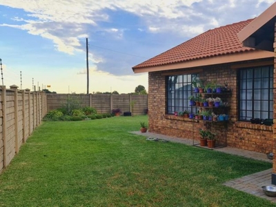 3 Bedroom townhouse - sectional for sale in Riversdale, Meyerton