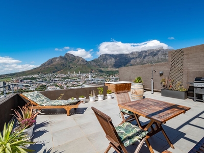2 Bedroom Penthouse For Sale in Bo Kaap