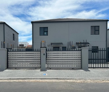 3 Bedroom Townhouse For Sale In Grassy Park