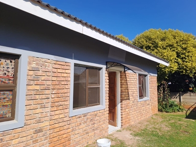 2 Bedroom Apartment To Let in Dennesig