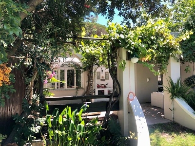 2 Bedroom House to rent in Hout Bay Central