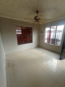 2 bedroom house with gàrage to rent in block VV (Fully fitted)