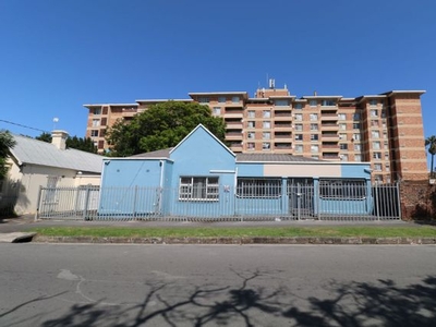 320m² Office For Sale in Southernwood