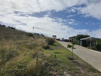 978 m² Land available in Kingswood