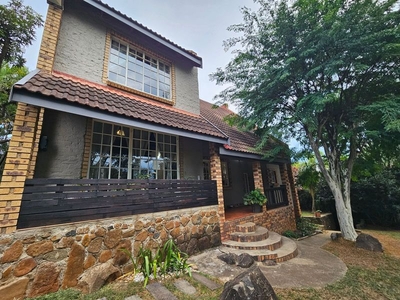 Charming, Cottage-style Retreat in Sonheuwel Ext 1.