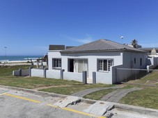 4 bedroom house for sale in Ou Dorp