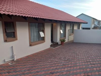 4 Bedroom House For Sale in Amberfield