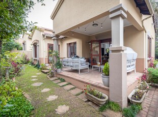 2 Bedroom Townhouse To Let in Douglasdale