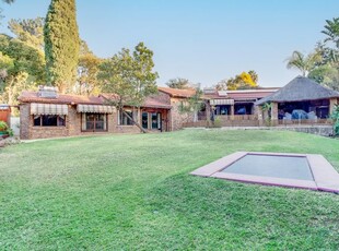 6 Bedroom House For Sale in Lonehill