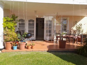 Spacious lovely home set in tranquility with nice garden and swimming pool