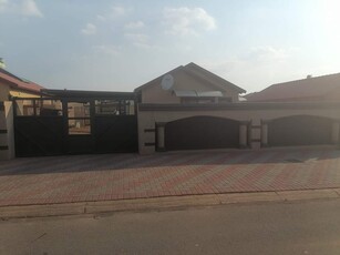 Stunning and Neatly Paved 3 Bedrooms House to Rent in Soshanguve VV