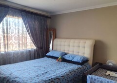 2 bedroom house for sale in Witbank Central (eMalahleni Central)
