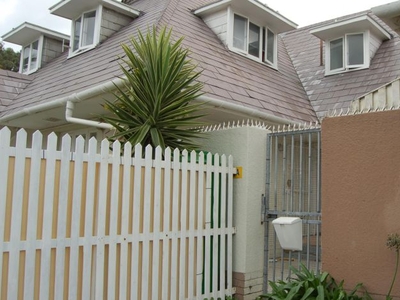 3 Bedroom apartment for sale in Bergvliet, Cape Town