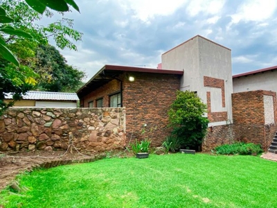 4 Bedroom house for sale in Mondeor, Johannesburg