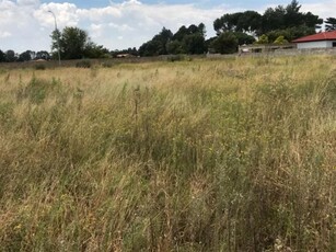 1 000 m² Land available in Kookrus