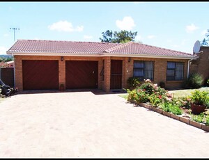 3 bed property to rent in sonstraal heights