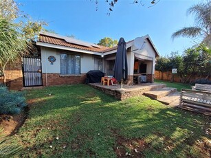 3 Bed Townhouse in Rooihuiskraal North