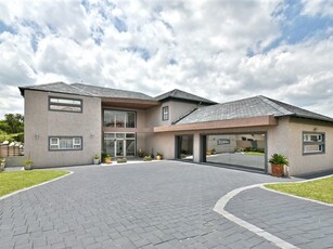 4 Bed House in Blue Valley Golf Estate