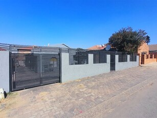 4 Bed House in Rabie Ridge