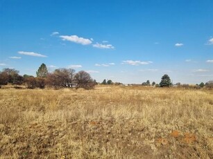 8 977 m² Land available in Kookrus
