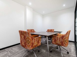 All-inclusive access to professional office space for 4 persons in Regus Uni Park