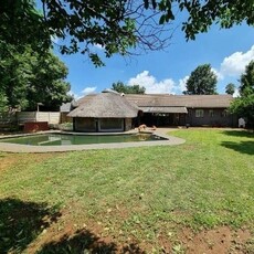 Three Rivers East (Vereeniging) Stunning family home with 3 Garden Cottages. SOLE MANDATE