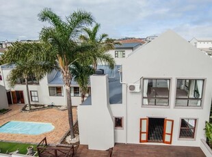 TIMELESS ELEGANCE IN THE HEART OF MYBURGH PARK, WITH LAGOON VIEWS