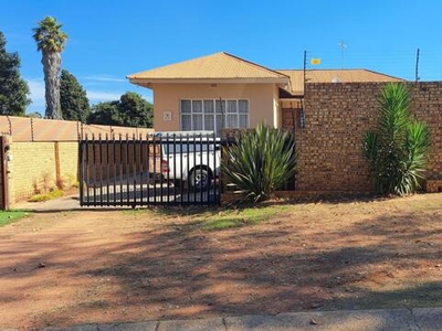 House For Sale In Krugersdorp North, Krugersdorp