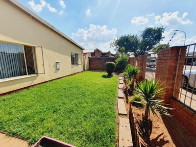 House For Sale In Lenasia Ext 3, Johannesburg