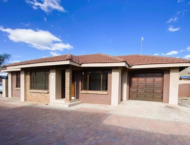 Townhouse For Sale In Debron, Polokwane