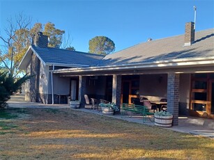 7 688 ha Farm in Victoria West