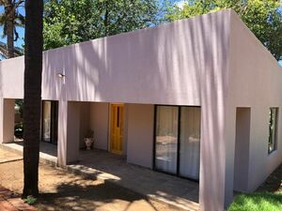 Cottage available in Northcliff - Randburg