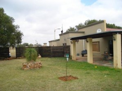 Fully Furnished One-bedroom flat in Bloemfontein, Bainsvlei - Bloemfontein