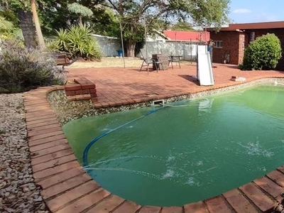 LARGE FAMILY HOME @ LESS THAN R5 500/ SQM!