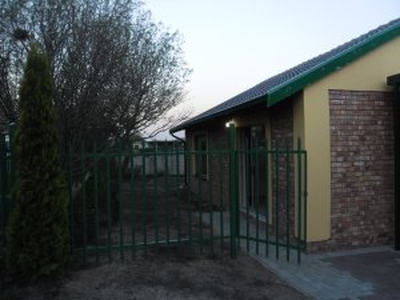 New Big 2 Bedroom Flat Only: !! R6100 p/m !! incl water + electricity - Secunda