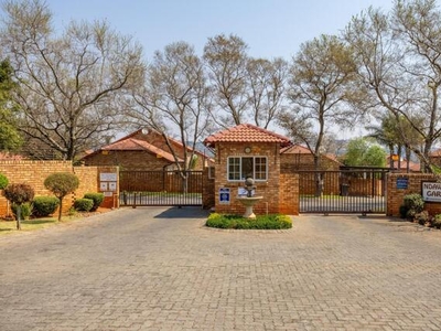Townhouse For Rent In Fairland, Randburg
