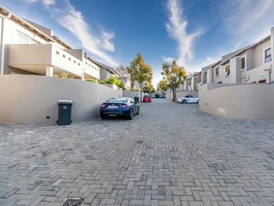 Townhouse For Sale In Oaklands, Johannesburg