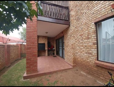 2 bed property to rent in sonneveld