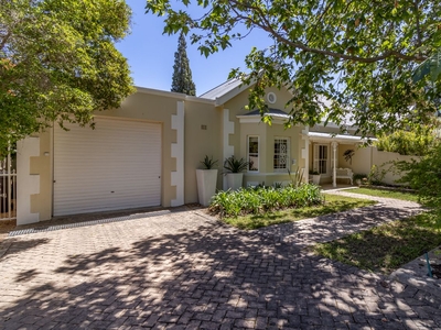 2 Bedroom Freehold Sold in Franschhoek