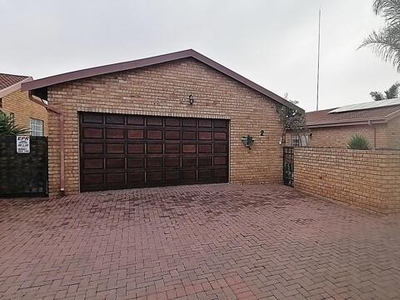 Townhouse For Sale In Eike Park, Randfontein