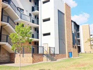 2 Bed Apartment in Rooihuiskraal North