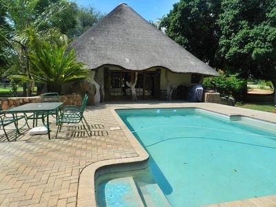 17 Bed House in Swartwater and surrounds