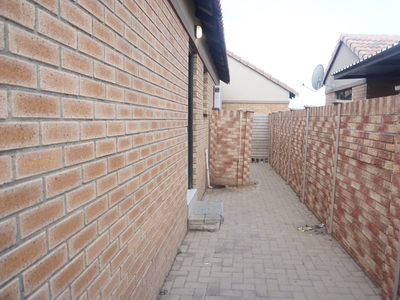 3 bedroom townhouse for sale in Noordhoek (Bloemfontein)