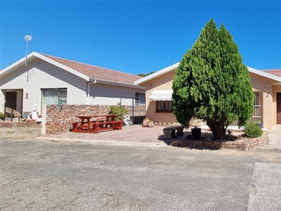 3 Bed Townhouse in Oudtshoorn Central