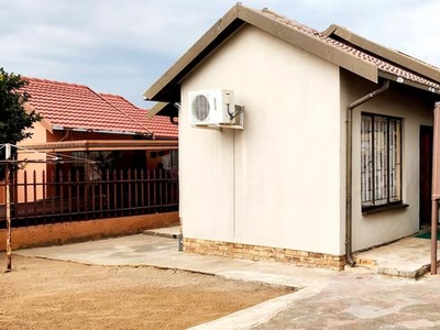 2 Bedroom House For Sale in Tlhabane