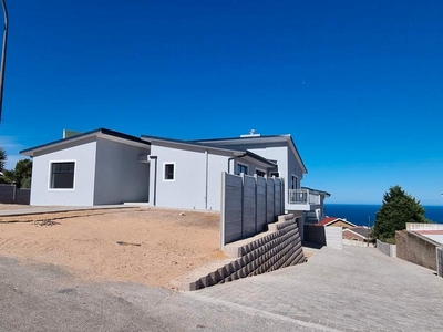 Brand new 3 Bedroom Family Home with Stunning Sea Views in Dana Bay!