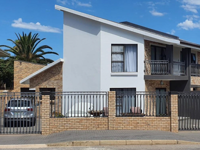 House for sale with 4 bedrooms, Wavecrest, Jeffreys Bay