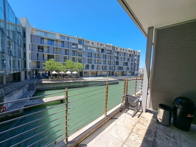 0.5 Bedroom Apartment To Let in Foreshore