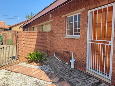 1 Bedroom Townhouse Sold in Middelburg South