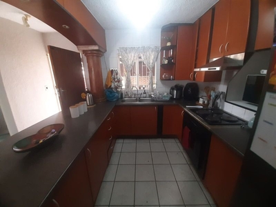 2 Bedroom Townhouse For Sale in Rustenburg Central